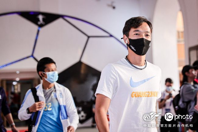 他揉捏她的双乳挺进她的身体视频